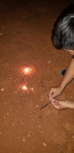 Creating patterns for the sparkler to burn one to the next.