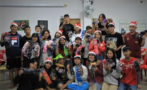 Everyone received a gift from Fuu a past graduate who now lives in Korea.