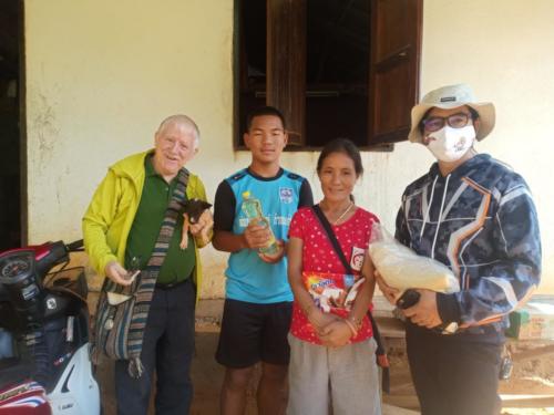 Bill, Tongchai, Meder & Asanee delivering food to Meder and family.